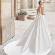 DILEME Wedding Dress Aire Barcelona Collection 2022| Paris DILEME Wedding Dress Aire Barcelona Collection 2022| Paris