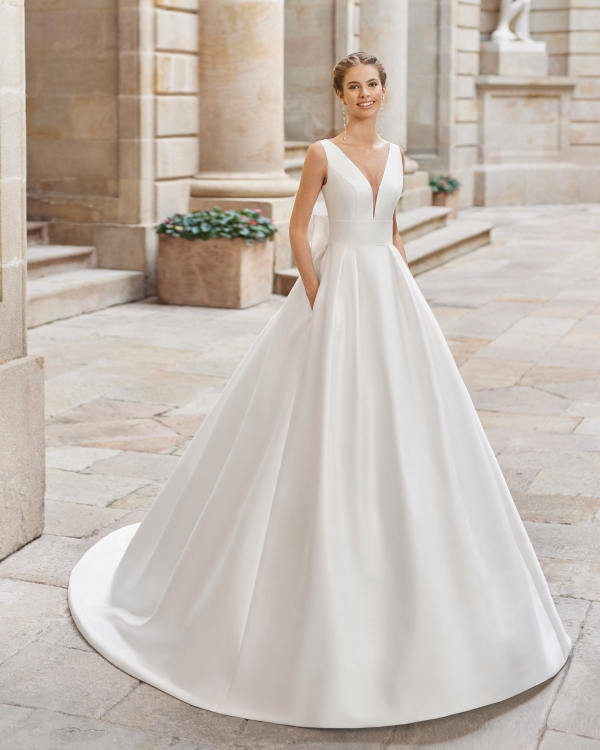 DILEME Wedding Dress Aire Barcelona Collection 2022| Paris DILEME Wedding Dress Aire Barcelona Collection 2022| Paris