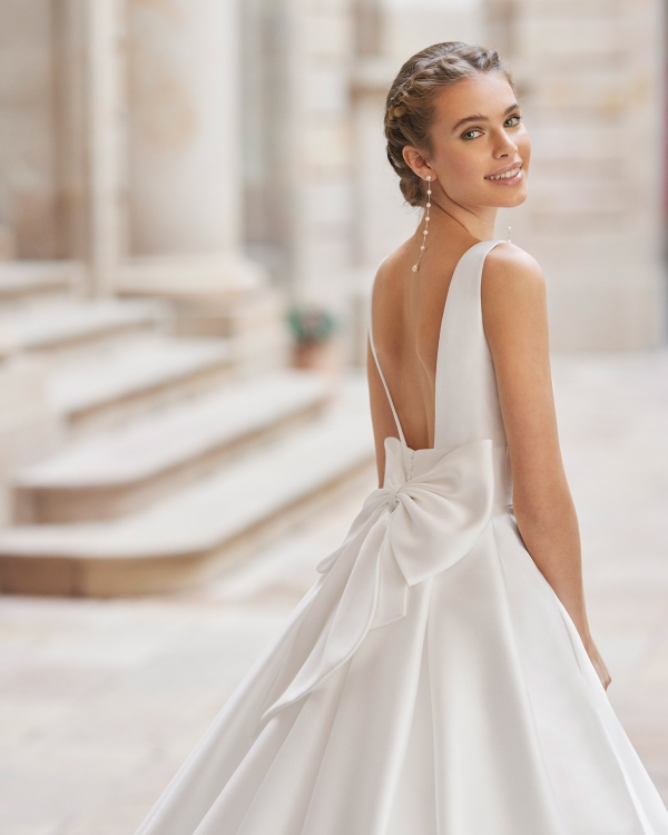 DILEME Wedding Dress Aire Barcelona Collection 2022| Paris DILEME Wedding Dress Aire Barcelona Collection 2022| Paris