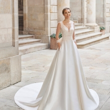 DIPLOMA Wedding Dress Aire Barcelona Collection 2022| Paris DIPLOMA Wedding Dress Aire Barcelona Collection 2022| Paris