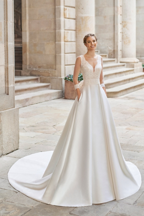 DIPLOMA Wedding Dress Aire Barcelona Collection 2022| Paris
