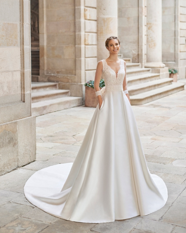 DIPLOMA Wedding Dress Aire Barcelona Collection 2022| Paris DIPLOMA Wedding Dress Aire Barcelona Collection 2022| Paris