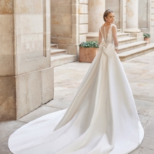DIPLOMA Wedding Dress Aire Barcelona Collection 2022| Paris DIPLOMA Wedding Dress Aire Barcelona Collection 2022| Paris
