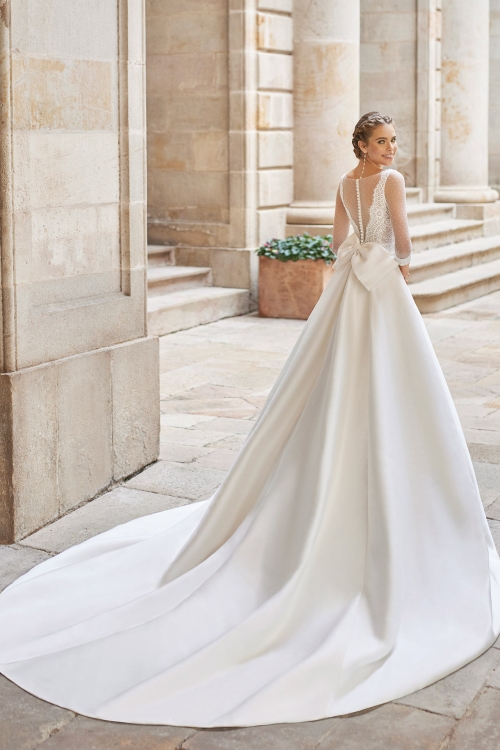 DIPLOMA Wedding Dress Aire Barcelona Collection 2022| Paris