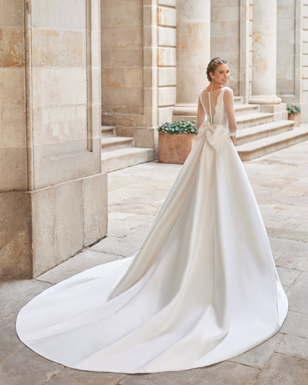 DIPLOMA Wedding Dress Aire Barcelona Collection 2022| Paris DIPLOMA Wedding Dress Aire Barcelona Collection 2022| Paris
