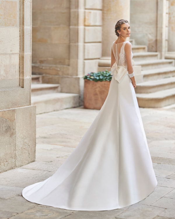 DIPLOMA Wedding Dress Aire Barcelona Collection 2022| Paris DIPLOMA Wedding Dress Aire Barcelona Collection 2022| Paris