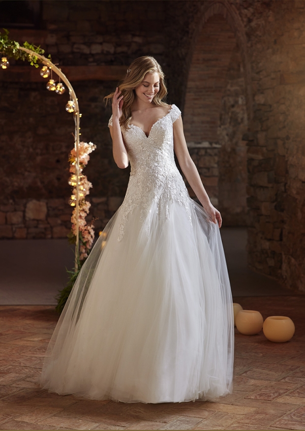 DRAGOSTE Wedding Dress White one Collection 2022 Paris Boutique
