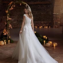 DRAGOSTE Wedding Dress White one Collection 2022 Paris Boutique DRAGOSTE Wedding Dress White one Collection 2022 Paris Boutique