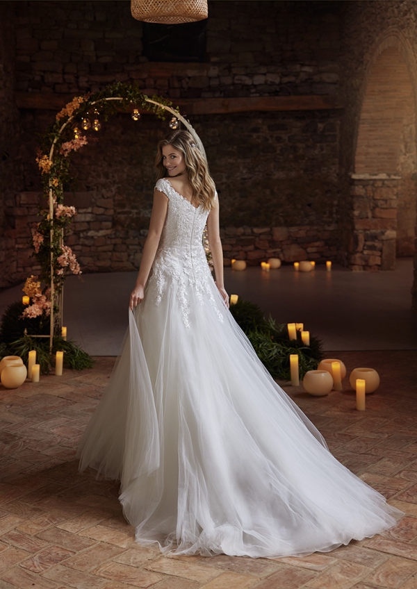 DRAGOSTE Wedding Dress White one Collection 2022 Paris Boutique