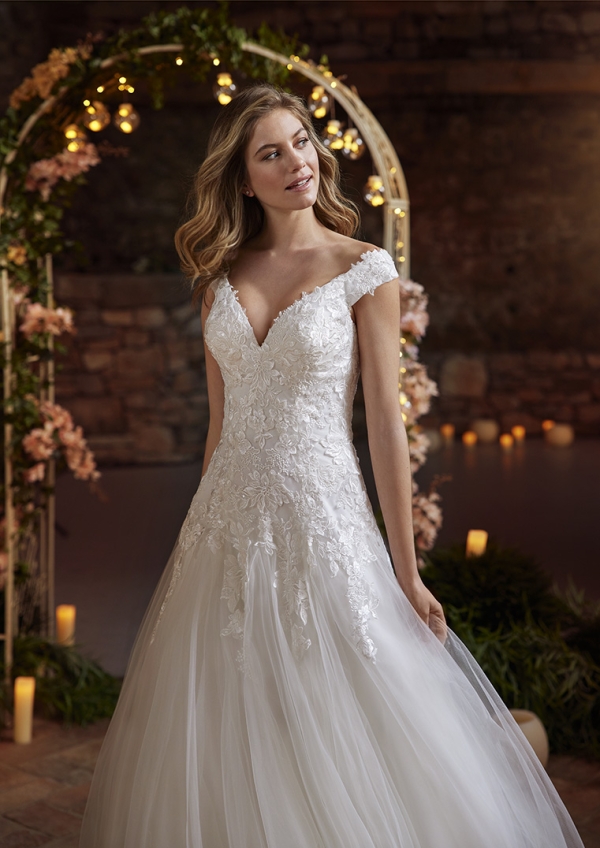 DRAGOSTE Wedding Dress White one Collection 2022 Paris Boutique DRAGOSTE Wedding Dress White one Collection 2022 Paris Boutique