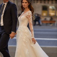 Robe de mariée TEVAN Luna Novias collection 2023: Boutique Paris Robe de mariée TEVAN Luna Novias collection 2023: Boutique Paris