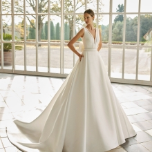 ANNET Wedding Dress Aire Barcelona Collection 2023| Paris Boutique ANNET Wedding Dress Aire Barcelona Collection 2023| Paris Boutique