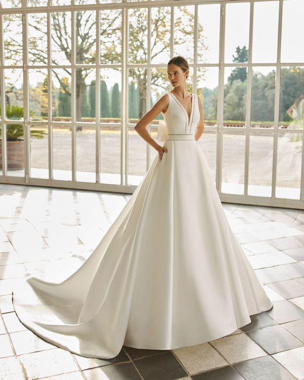 ANNET Wedding Dress Aire Barcelona Collection 2023| Paris Boutique ANNET Wedding Dress Aire Barcelona Collection 2023| Paris Boutique