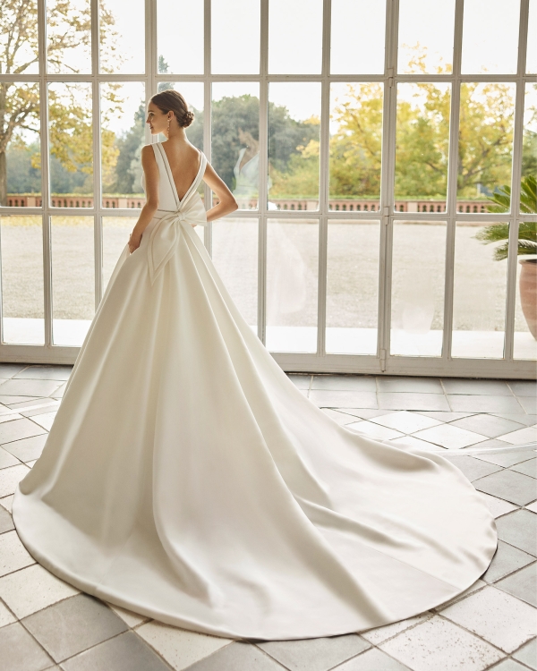 ANNET Wedding Dress Aire Barcelona Collection 2023| Paris Boutique ANNET Wedding Dress Aire Barcelona Collection 2023| Paris Boutique