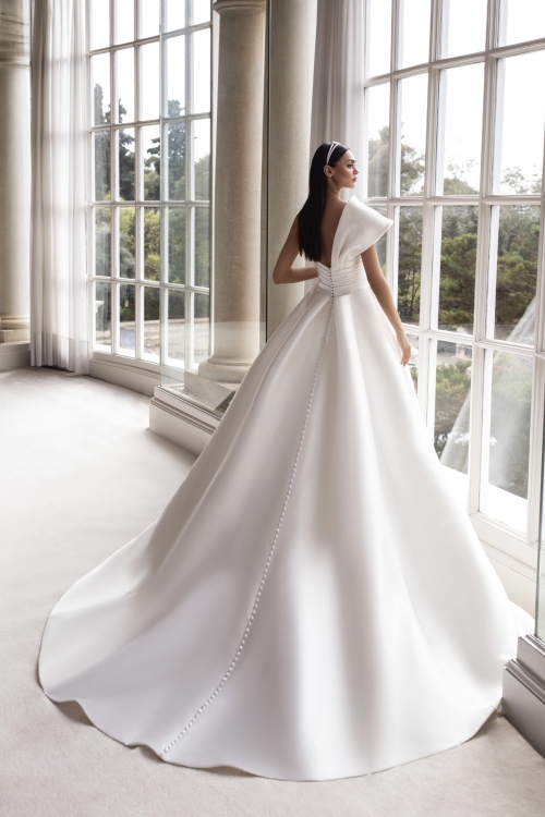 SEDNA Wedding Dress Pronovias collection 2023 | Paris Boutique