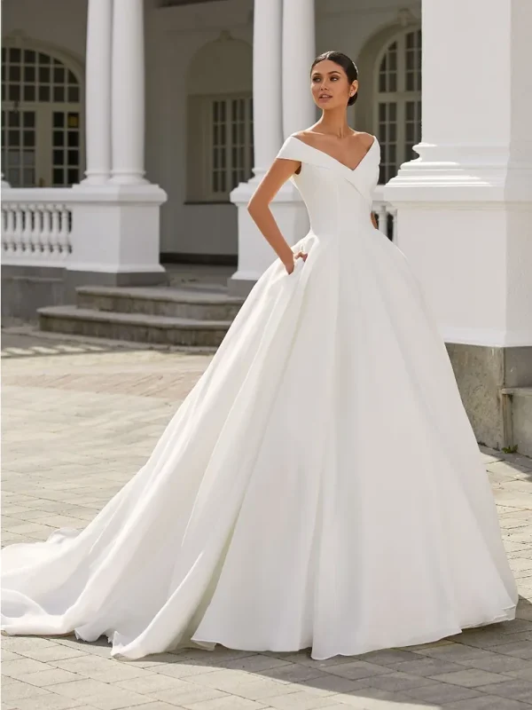 Robe de Mariée FARAH Pronovias collection 2023 | Mariée Parisienne Robe de Mariée FARAH Pronovias collection 2023 | Mariée Parisienne