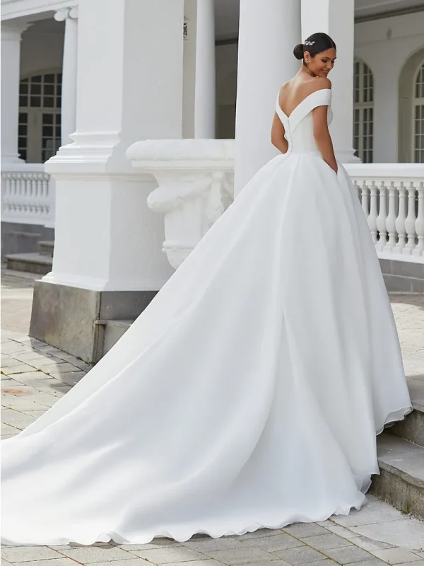 Robe de Mariée FARAH Pronovias collection 2023 | Mariée Parisienne Robe de Mariée FARAH Pronovias collection 2023 | Mariée Parisienne