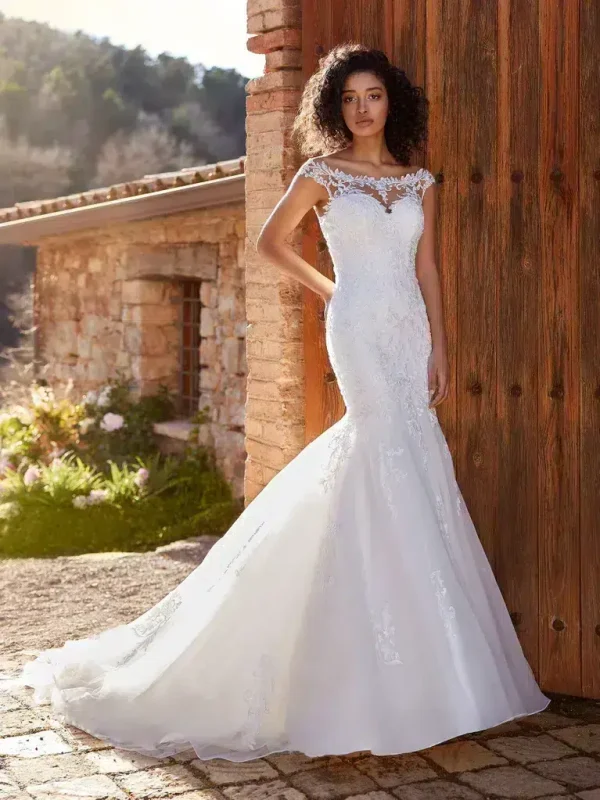 Robe de Mariée KASIH White One Collection 2023| Paris Robe de Mariée KASIH White One Collection 2023| Paris