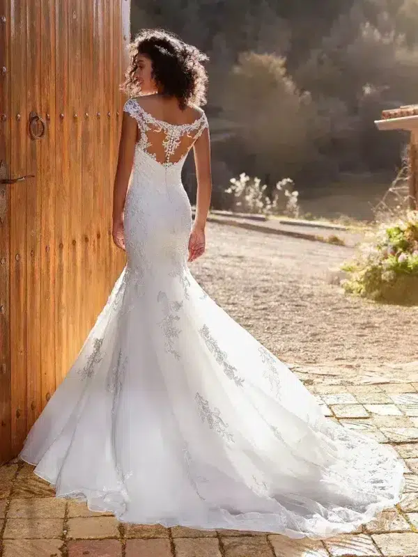 Robe de Mariée KASIH White One Collection 2023| Paris Robe de Mariée KASIH White One Collection 2023| Paris