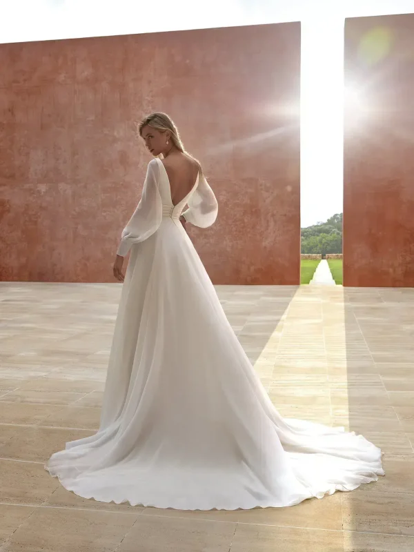 Robe de Mariée ASMARA Pronovias collection 2024 | Mariée Parisienne Robe de Mariée ASMARA Pronovias collection 2024 | Mariée Parisienne