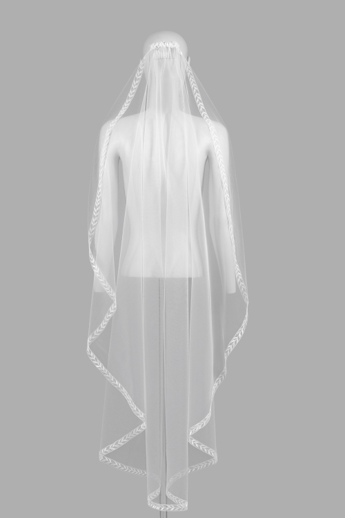 Bridal veil 27 with comb and pearls in tulle and lace. Paris Boutique