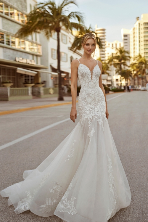 Robe de mariée CATA Luna Novias collection 2024: Boutique Paris
