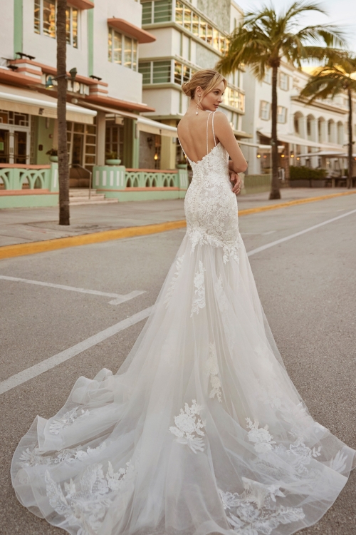 Robe de mariée CATA Luna Novias collection 2024: Boutique Paris