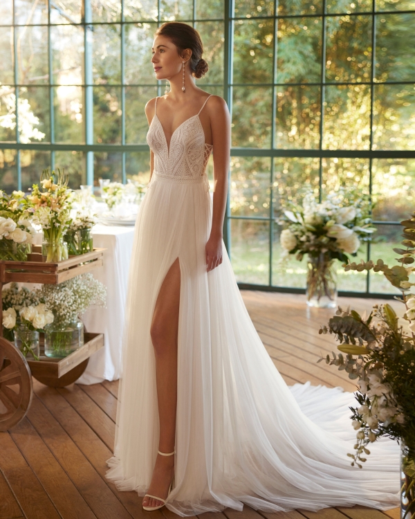 NATY Wedding Dress Aire Barcelona Collection 2024| Paris Boutique NATY Wedding Dress Aire Barcelona Collection 2024| Paris Boutique