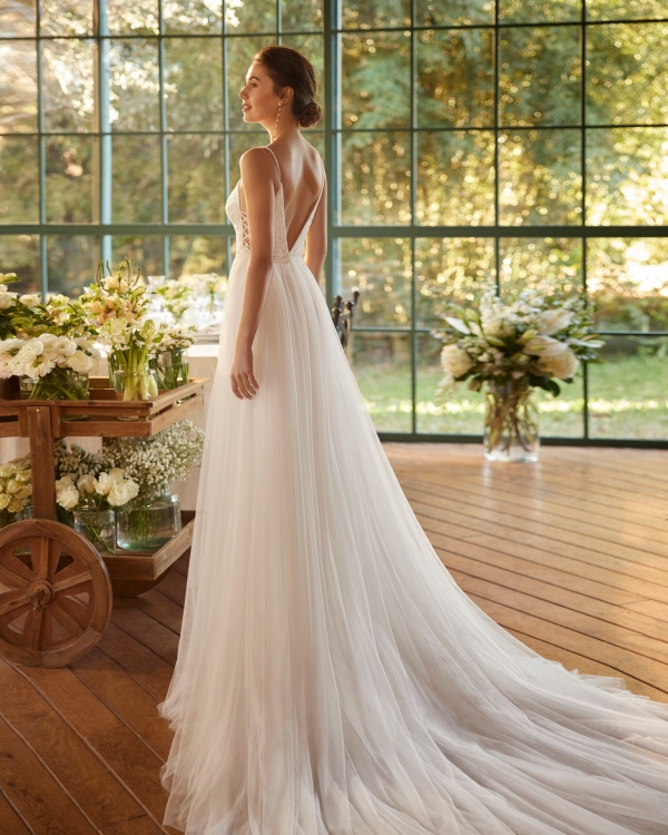 NATY Wedding Dress Aire Barcelona Collection 2024| Paris Boutique NATY Wedding Dress Aire Barcelona Collection 2024| Paris Boutique