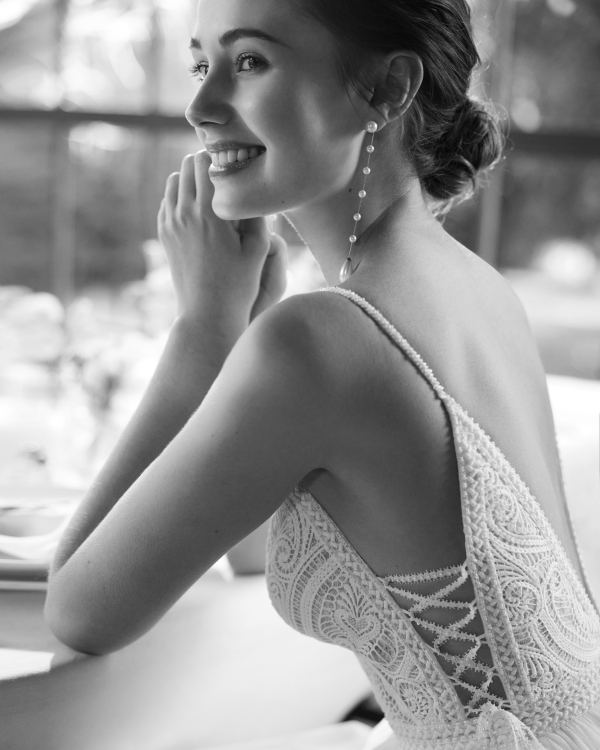 NATY Wedding Dress Aire Barcelona Collection 2024| Paris Boutique NATY Wedding Dress Aire Barcelona Collection 2024| Paris Boutique
