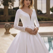 Robe de Mariée NOLANS White One Collection 2024| Paris Robe de Mariée NOLANS White One Collection 2024| Paris