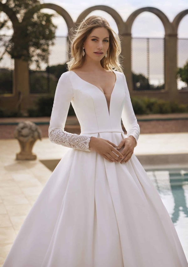 Robe de Mariée NOLANS White One Collection 2024| Paris Robe de Mariée NOLANS White One Collection 2024| Paris