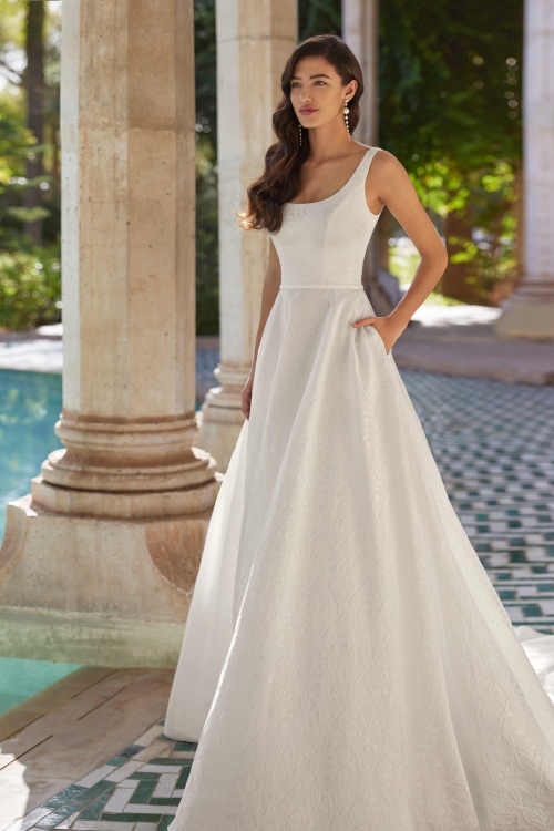 Robe de mariée AZARA ADRIANA ALIER collection 2024: Paris