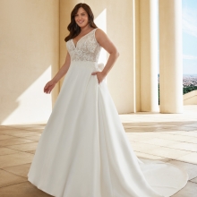Robe de mariée GLYNIS| Martha Blanc collection 2024: Boutique Paris Robe de mariée GLYNIS| Martha Blanc collection 2024: Boutique Paris