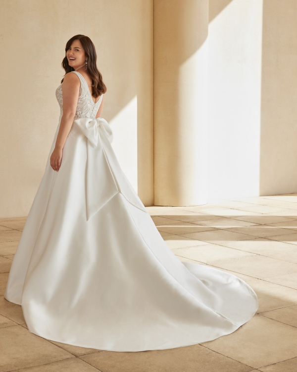 Robe de mariée GLYNIS| Martha Blanc collection 2024: Boutique Paris Robe de mariée GLYNIS| Martha Blanc collection 2024: Boutique Paris