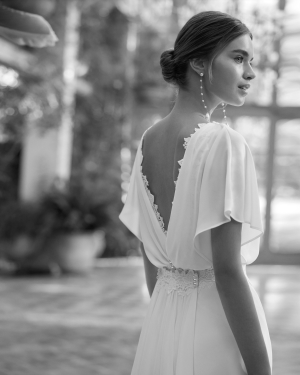 Robe de mariée LALIA Alma Novias collection 2024: Boutique Paris Robe de mariée LALIA Alma Novias collection 2024: Boutique Paris