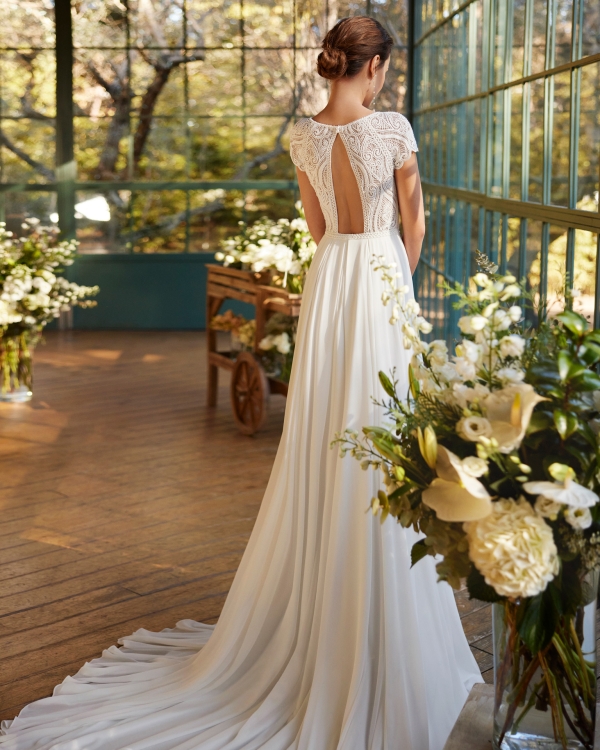 Robe de Mariée NAVIA Aire Barcelona 2024| Mariée Parisienne Robe de Mariée NAVIA Aire Barcelona 2024| Mariée Parisienne