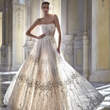 LUCREZIA Wedding Dress Pronovias Privee collection 2024 | Paris Boutique LUCREZIA Wedding Dress Pronovias Privee collection 2024 | Paris Boutique