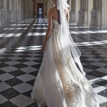 LUCREZIA Wedding Dress Pronovias Privee collection 2024 | Paris Boutique LUCREZIA Wedding Dress Pronovias Privee collection 2024 | Paris Boutique