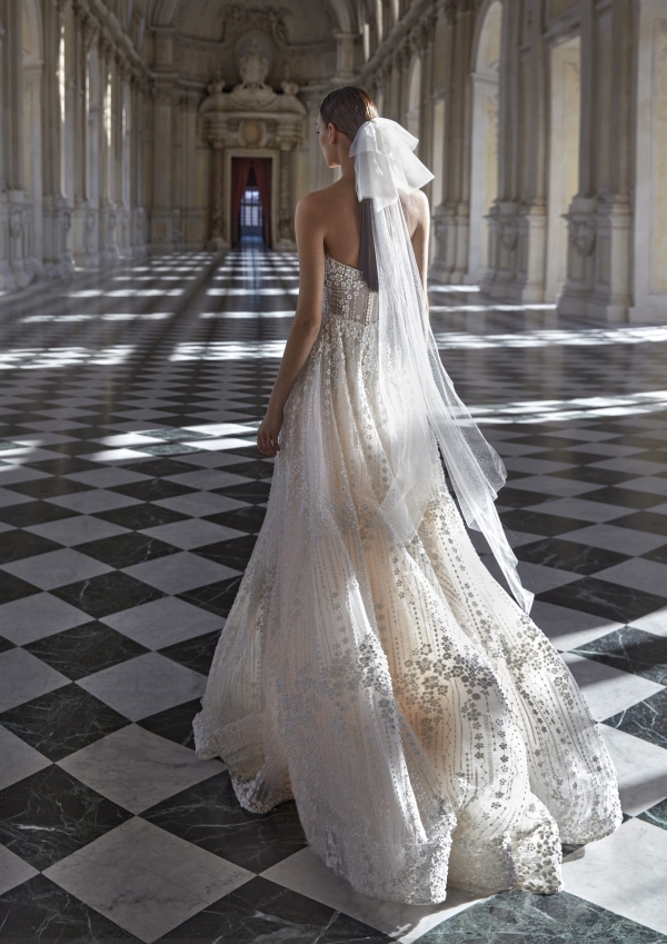 LUCREZIA Wedding Dress Pronovias Privee collection 2024 | Paris Boutique LUCREZIA Wedding Dress Pronovias Privee collection 2024 | Paris Boutique