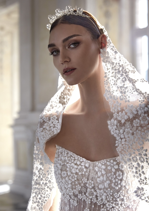 LUCREZIA Wedding Dress Pronovias Privee collection 2024 | Paris Boutique LUCREZIA Wedding Dress Pronovias Privee collection 2024 | Paris Boutique