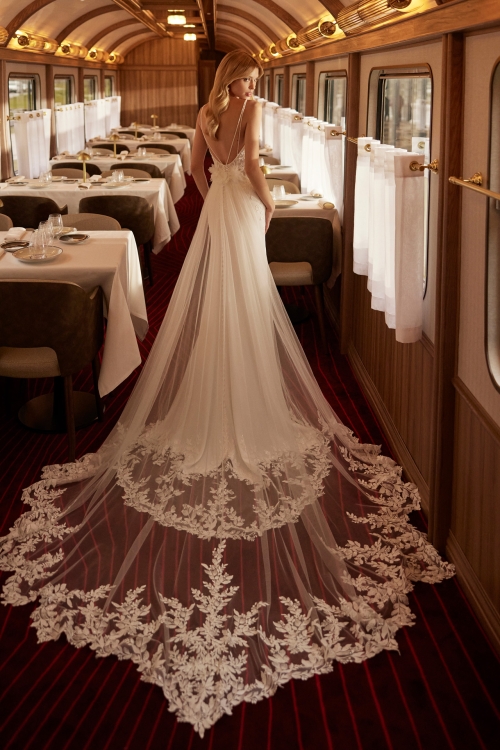 VANIL Wedding Dress Aire Barcelona Collection 2025| Paris Boutique