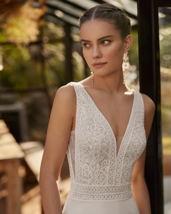 UGARIAN Wedding Dress Aire Barcelona Collection 2025| Paris Boutique UGARIAN Wedding Dress Aire Barcelona Collection 2025| Paris Boutique