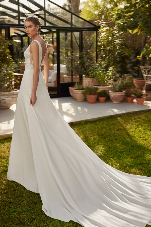 UGARIAN Wedding Dress Aire Barcelona Collection 2025| Paris Boutique