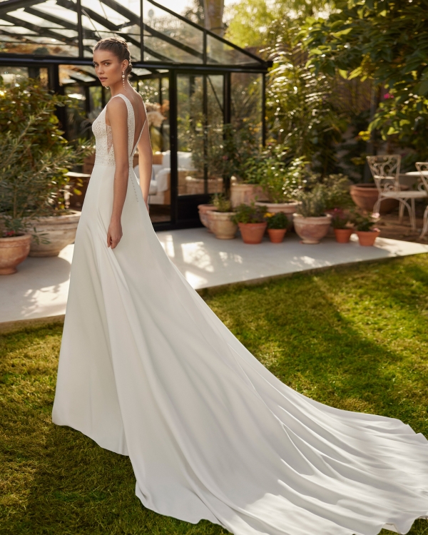 UGARIAN Wedding Dress Aire Barcelona Collection 2025| Paris Boutique UGARIAN Wedding Dress Aire Barcelona Collection 2025| Paris Boutique