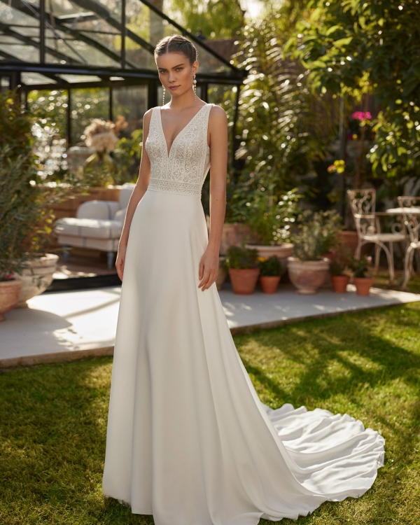 UGARIAN Wedding Dress Aire Barcelona Collection 2025| Paris Boutique UGARIAN Wedding Dress Aire Barcelona Collection 2025| Paris Boutique
