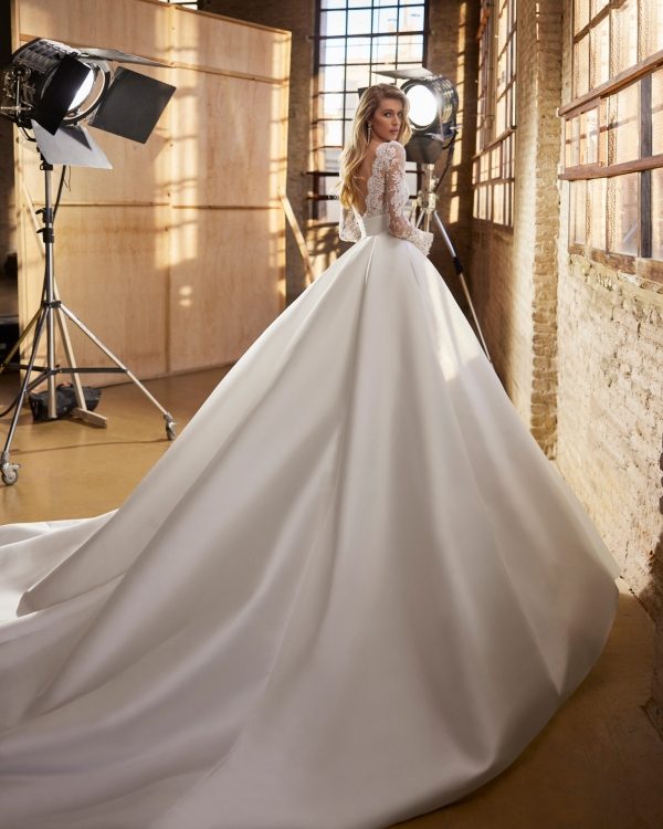 WALTA Wedding Dress Aire Barcelona Collection 2025| Paris Boutique WALTA Wedding Dress Aire Barcelona Collection 2025| Paris Boutique