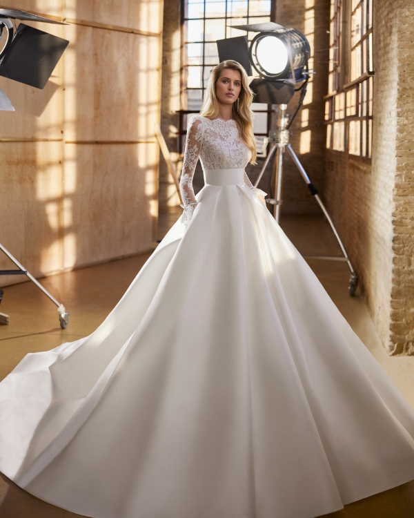 WALTA Wedding Dress Aire Barcelona Collection 2025| Paris Boutique WALTA Wedding Dress Aire Barcelona Collection 2025| Paris Boutique