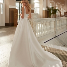 VIONA Wedding Dress Aire Barcelona Collection 2025| Paris Boutique VIONA Wedding Dress Aire Barcelona Collection 2025| Paris Boutique