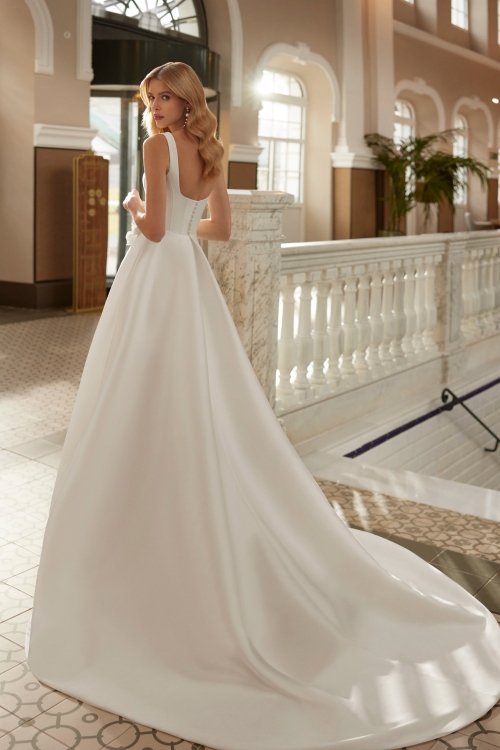VIONA Wedding Dress Aire Barcelona Collection 2025| Paris Boutique